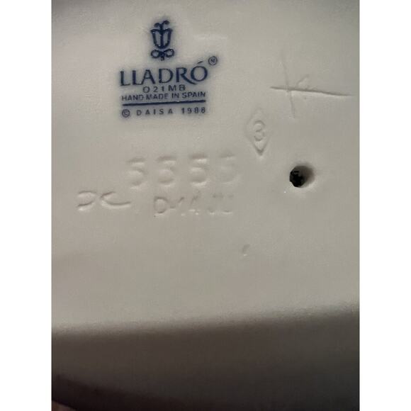 Lladro Lets Make Up Retired Figurine #5555 MINT Condition Glossy Finish IOB - Picture 9 of 11